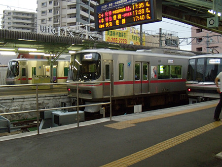 岐阜駅銀電3150系3並び