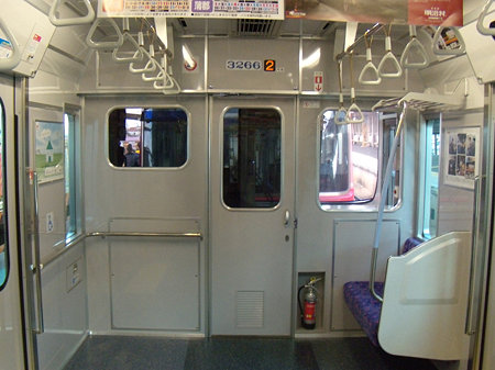 3166F運転席後ろ