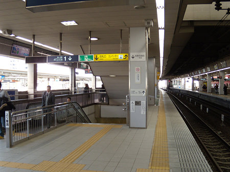 階段付近も工事が完了した一宮駅