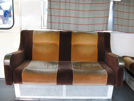 7011Fロングシート