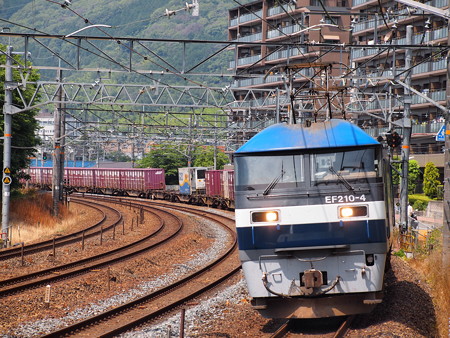 EF210貨物サントリーカーブ01