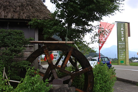 吉野工芸の里　　茅葺屋根のお店