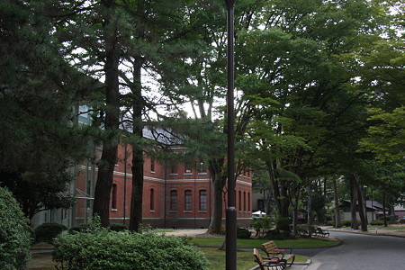 石川近代文学館　中央公園