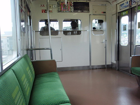横浜線２０５系の車内