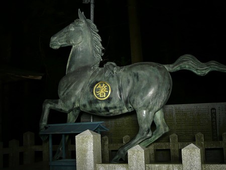 箸蔵寺の馬像