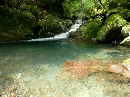 須津川上流の流れ