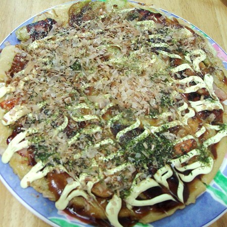 余り物で作ってみました。　　　　　　　　　　　　　　ヤーコンとベーコンのお好み焼き　　　　　　　　　　　セロリも1本入ってます。　　　　　　　　　　　　　　　　　　　　　　　　　　　　　　　　　　　　　　　　　味？　　　　　　　　　　　　　　　　　　　　　　　　　ご想像におまかせします。
