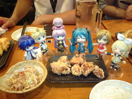 リン:「さぁーたらふく食べるんだゅー♪♪♪」