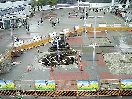 090301-桜木町駅前工事中