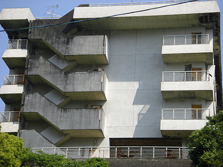 え~~廃墟行かないんですかぁ~