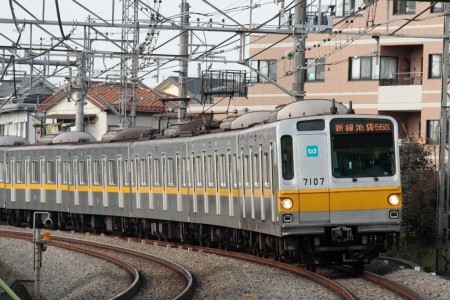 東京メトロ7000系