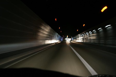 突き進む