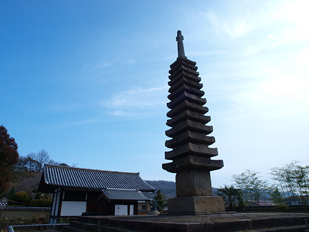 十三重石宝塔