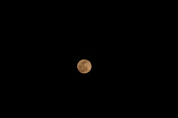 オレンジ色の月1 (色温度4500K)